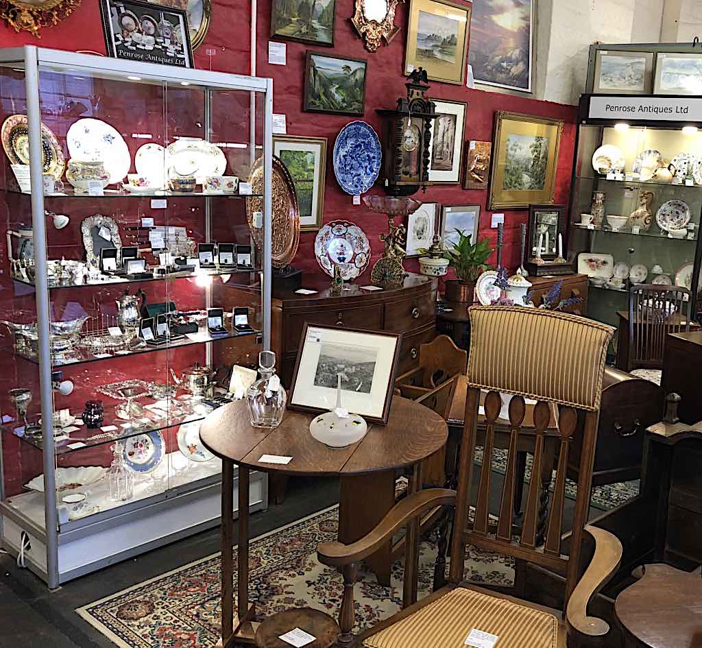 Penrose Antiques Unit Redecorated for Christmas 2020